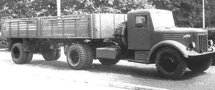 Седельные тягачи МАЗ-200Б с полуприцепом МАЗ-5215 В выпускались с 1953 по 1959 г. и были основным ПОДВИЖНЫМ составом на междугородных перевозках. Фото из архива А.С. Исаева.